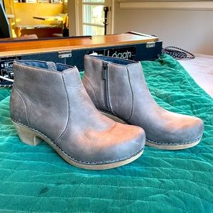 DANSKO Maria Taupe / Tan Ankle Boots 38/8 💗💗💗